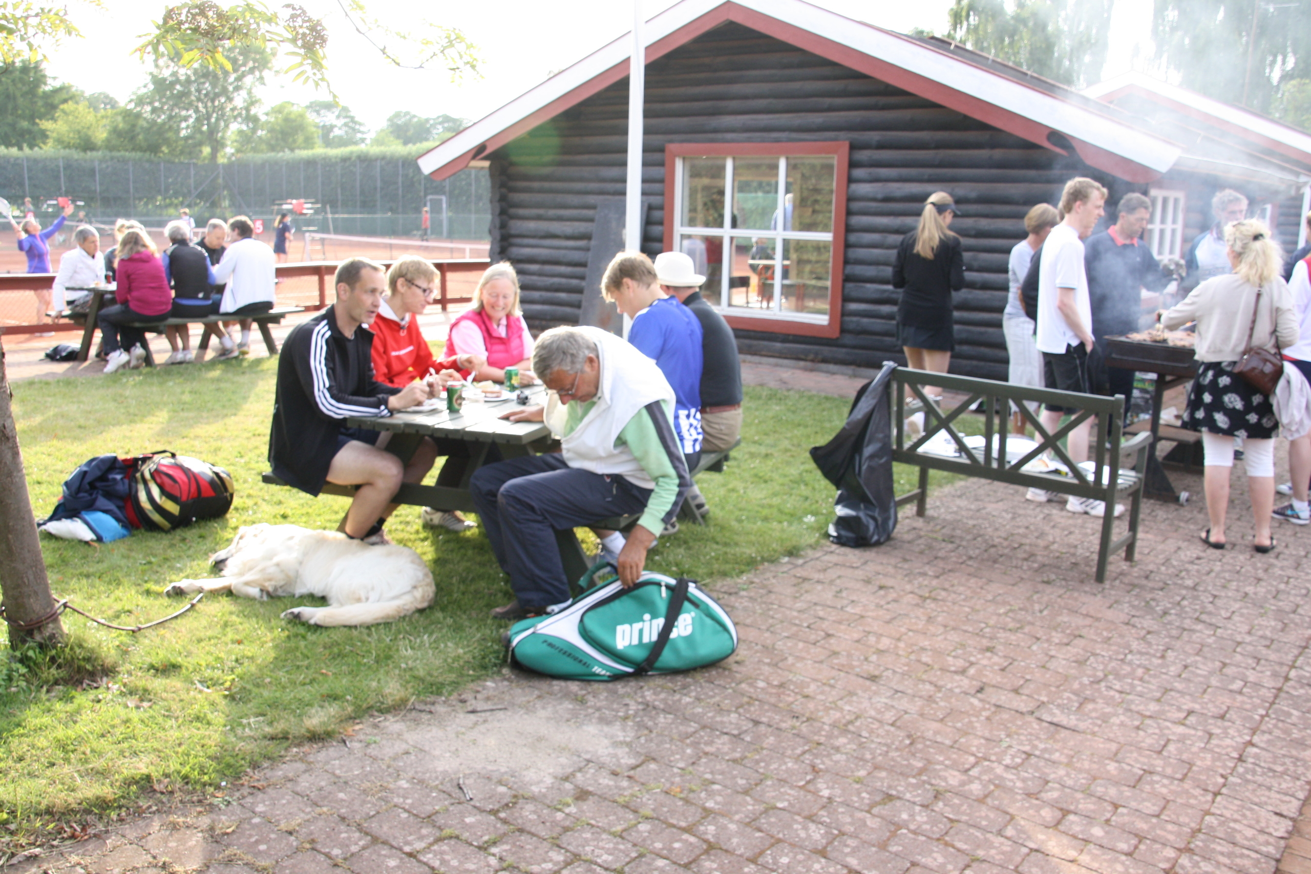 Kæmpe tennis- og hyggefest for alle 2. pinsedag 25/5 2026 på Dr. Sofies Vej
